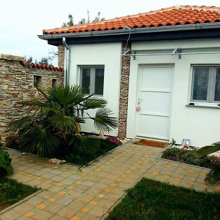 Studio Apartman Vortex Fažana Exterior foto